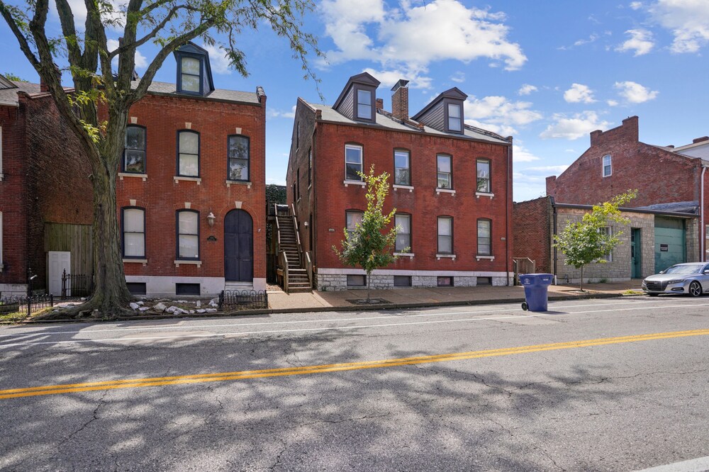 Charming Soulard Retreat With Historic Character 1 Bedroom Apts