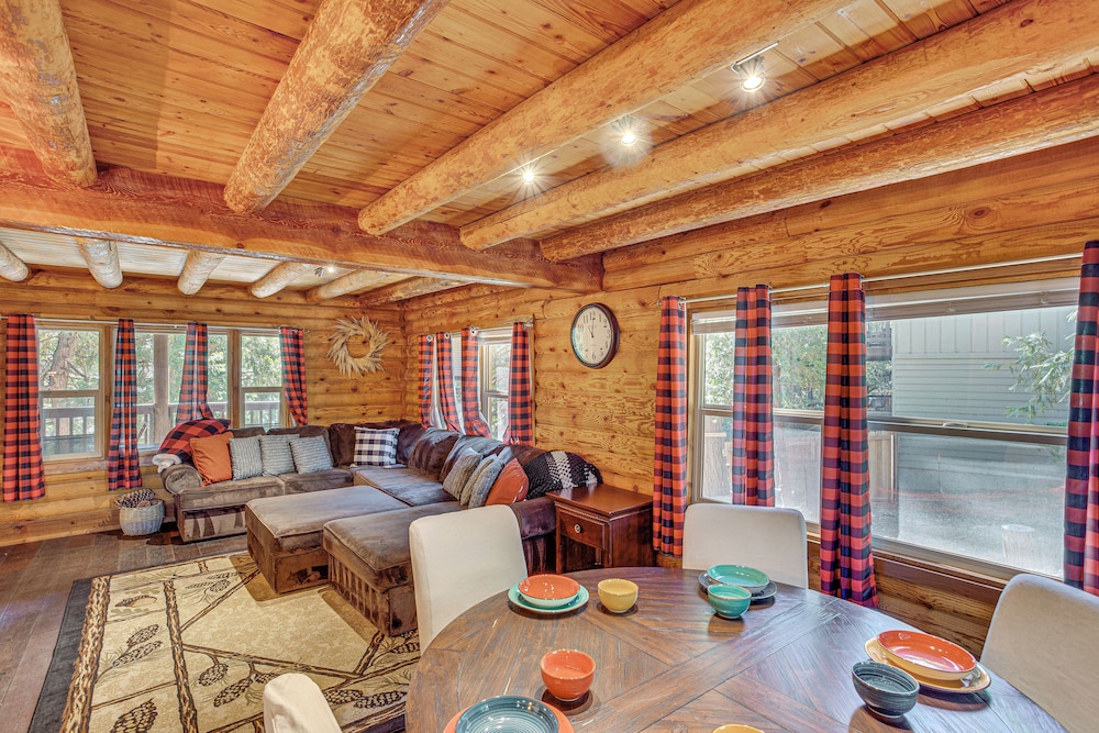Cabin ~ 1 Mi to Lake Gregory & Hiking!