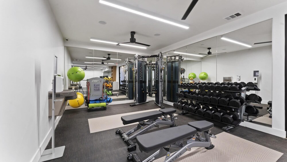 Deluxe 2BR King Beds Suite Close to DT Domain UT - Image 4