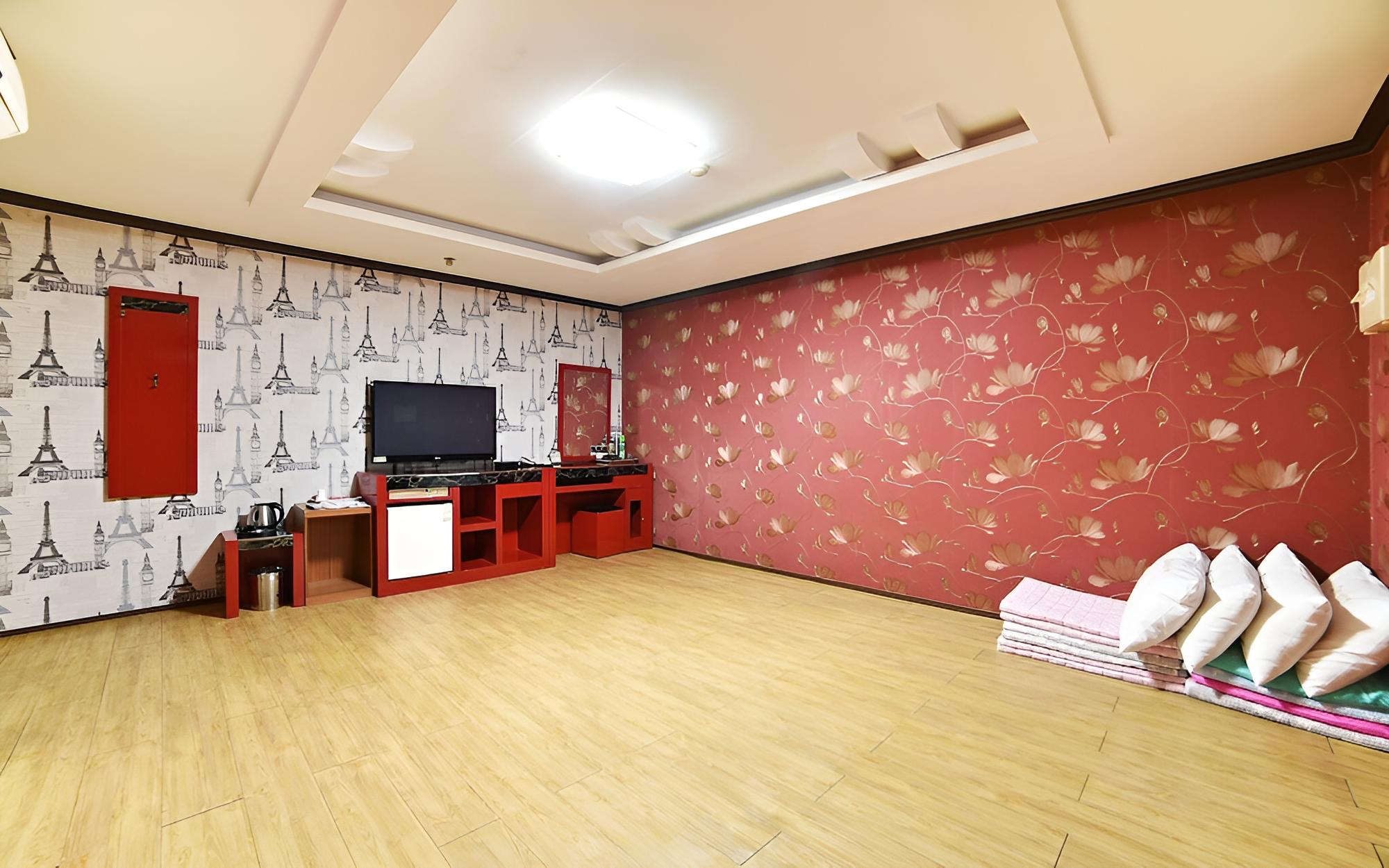 Photo 8