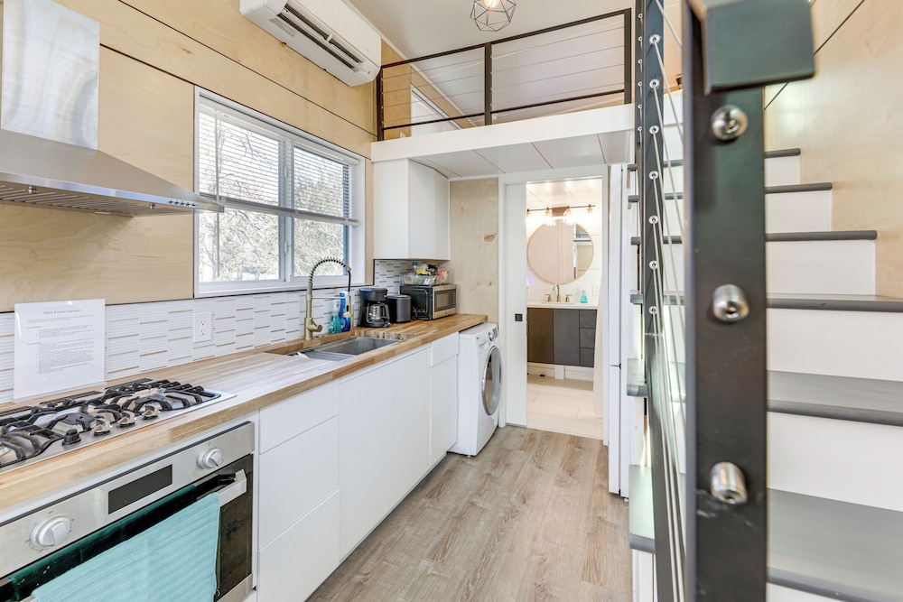 Hiking & Creek: Manor Tiny Home in Forest Retreat