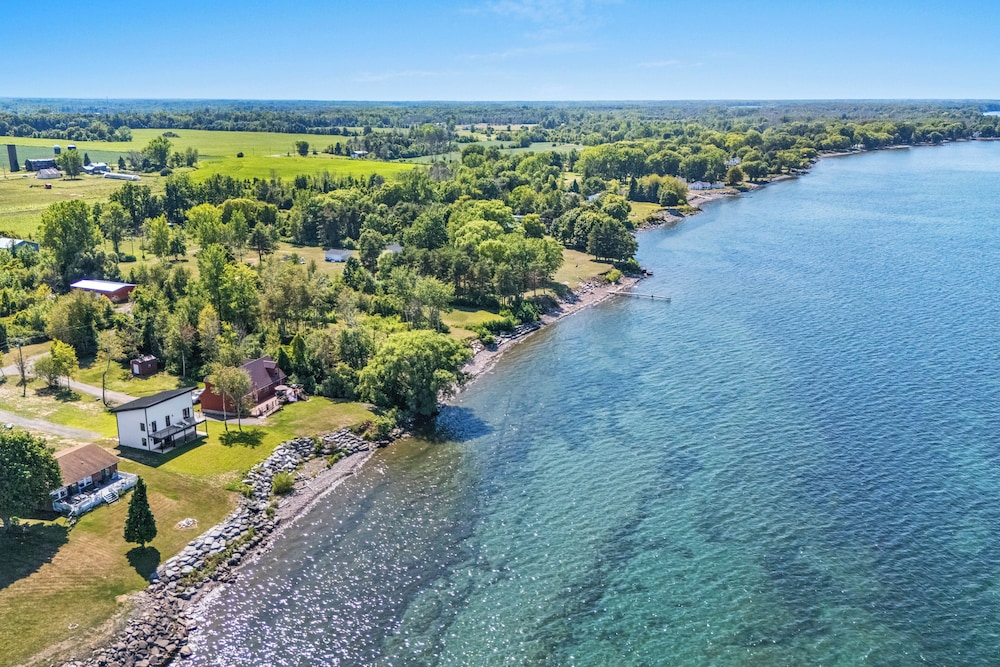 Lake Ontario Hideaway - Nature & Stillness Await!