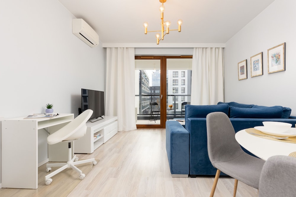 Roomy Apartment Grzybowska219 by Renters view 2