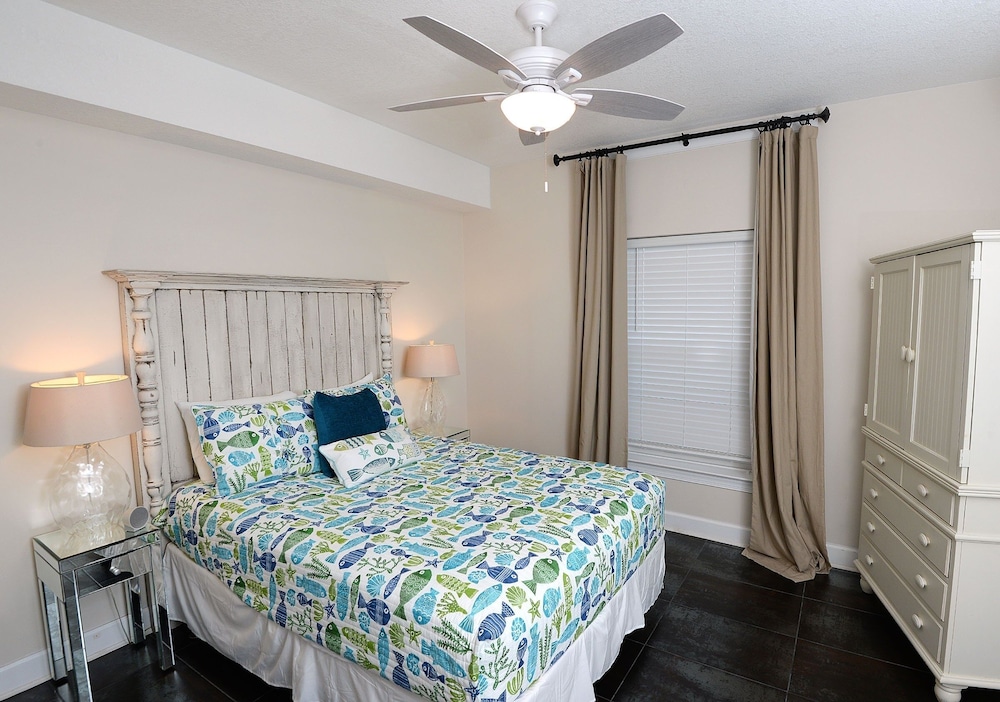 Emerald Isle 1609 2 Bedroom Condo