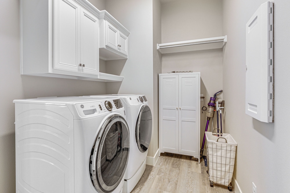 8 Mi to Texas Tech: Spacious Lubbock Home