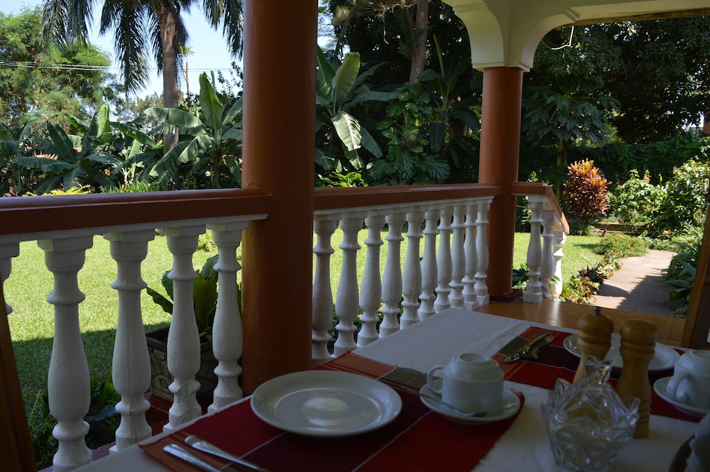 Colonial Residence