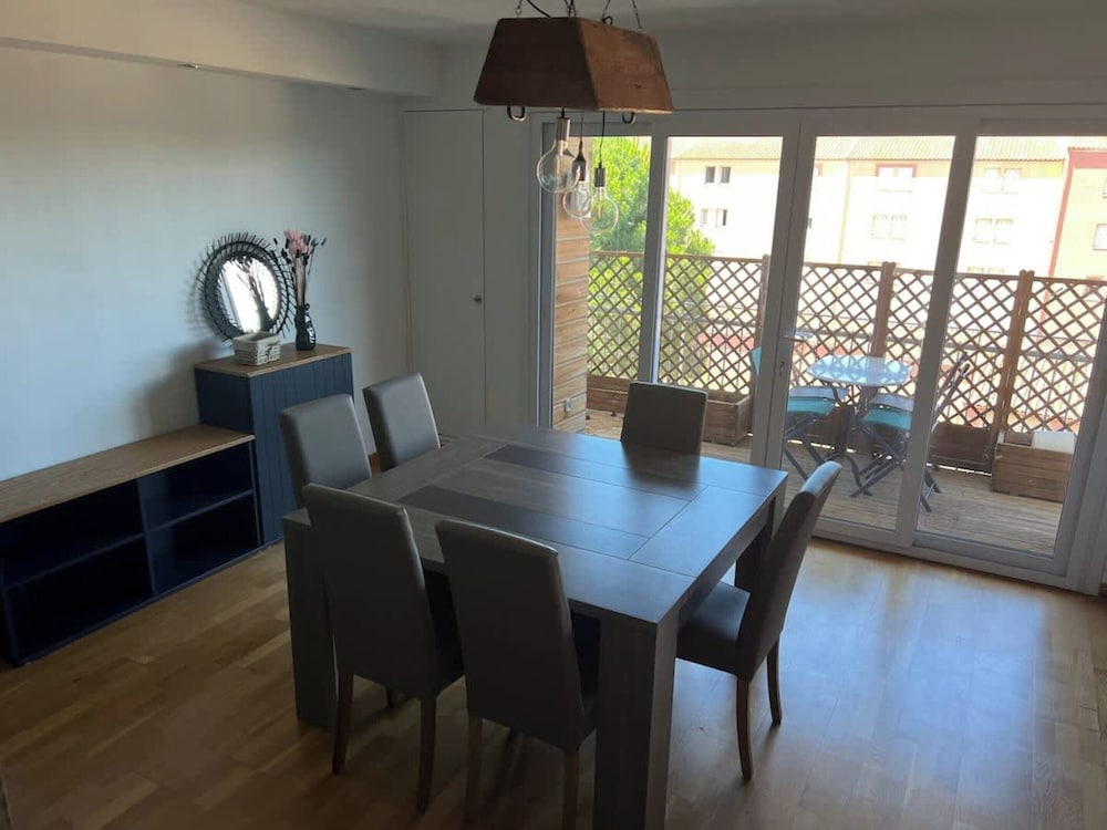 Spacious Flat Near Beach