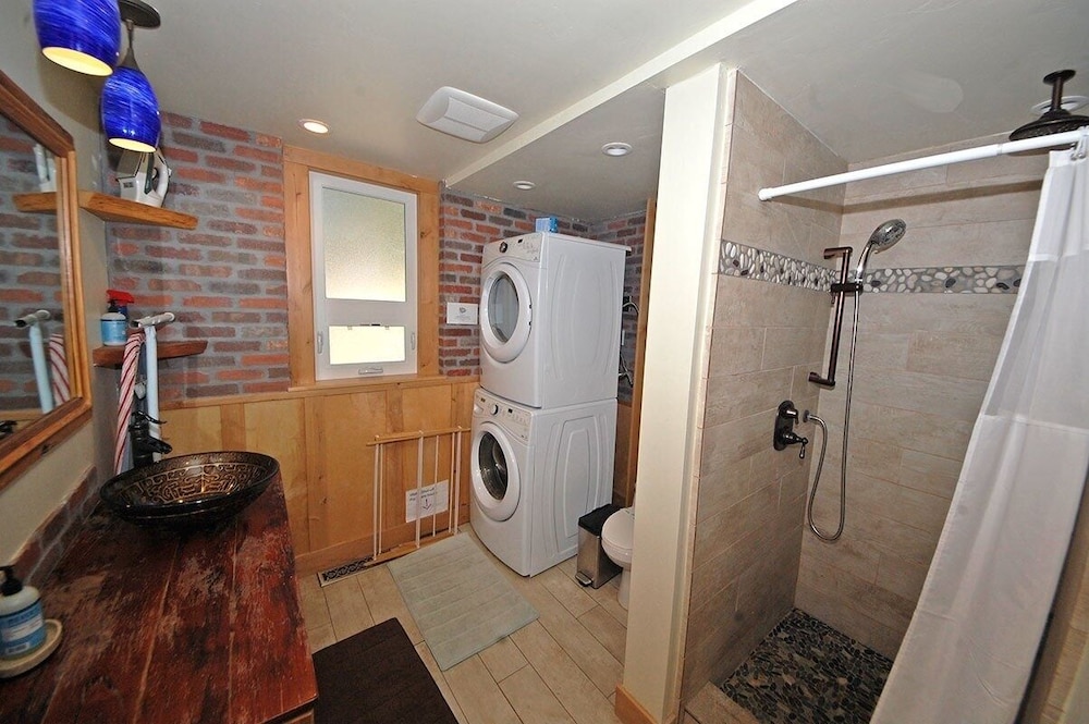 3826 Regina 4 Bedroom Home