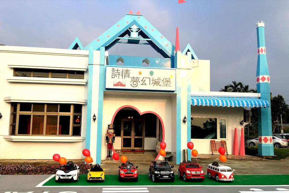 Poetic Castle-Family Theme Villa