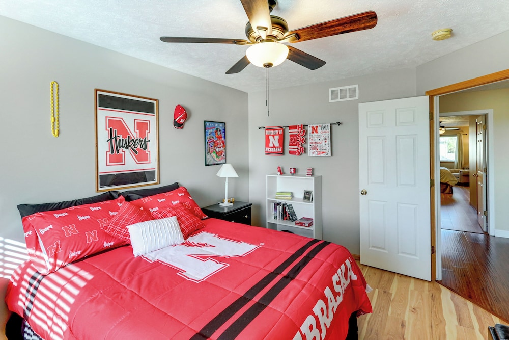 4 Mi to Memorial Stadium: Family Escape in Lincoln