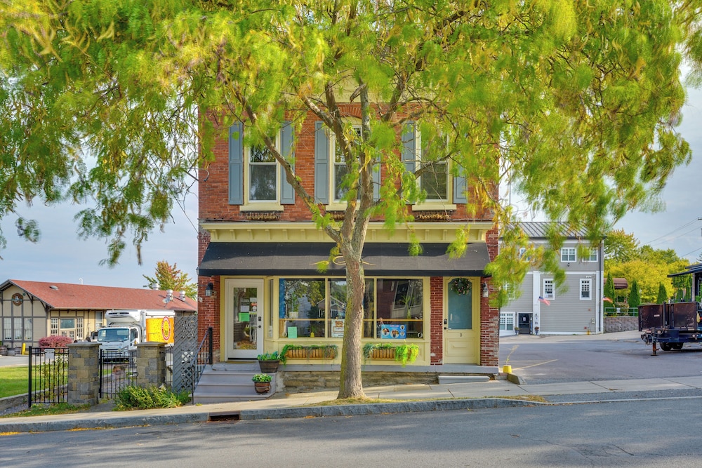 Central Location! Winter Retreat in Sackets Harbor