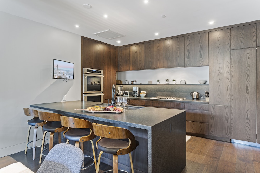 One Empire Pass Lodge at Deer Valley Resort - Two Bedroom Residence #105 2 Condo