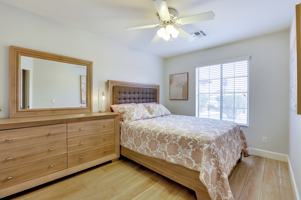 Spacious & Fenced Yard: Relaxing Home in Surprise