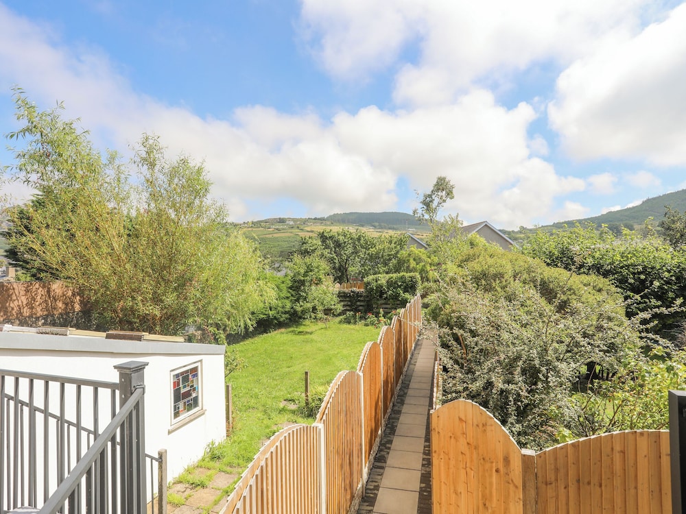 Maes Y Ffynnon