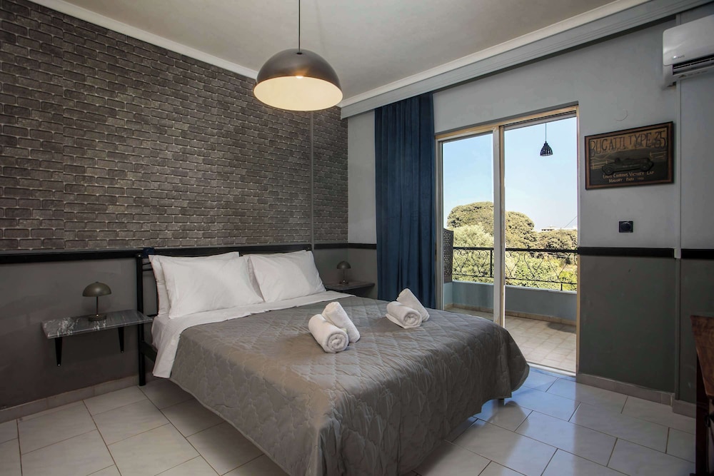 Villa Lilienne - Tranquil Escape With Private Garden Balcony