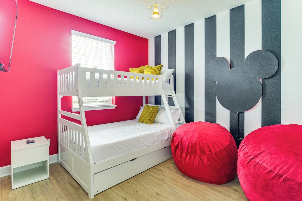 Disney Area Hub: Heated Pool & Resort-style Perks
