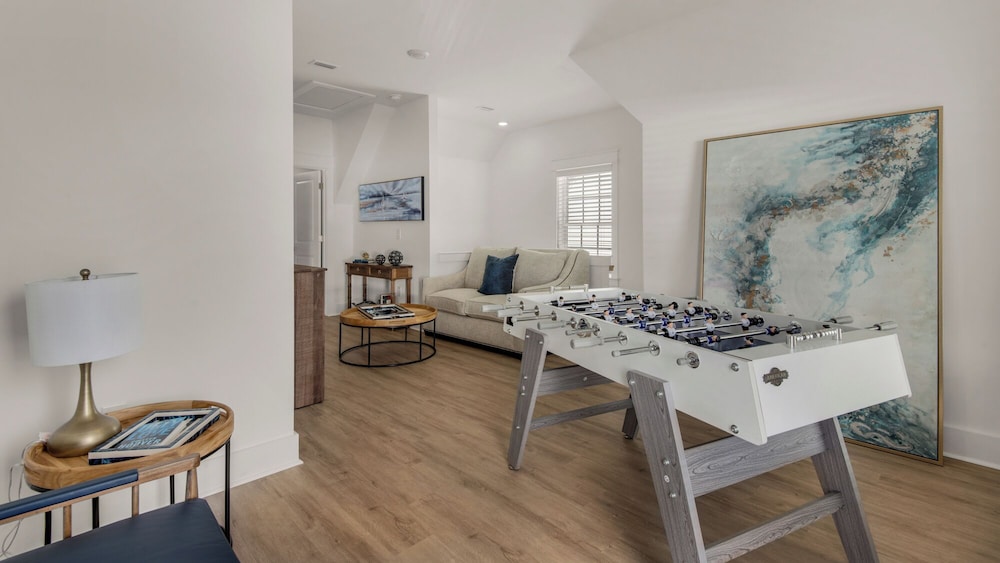Spacious 4BR With 2 Master Suites, Golf Cart, .3 Miles to Beach - Sleeps 15