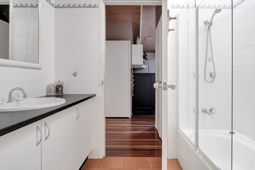Secluded 3-bed Retreat Moments to the Beach