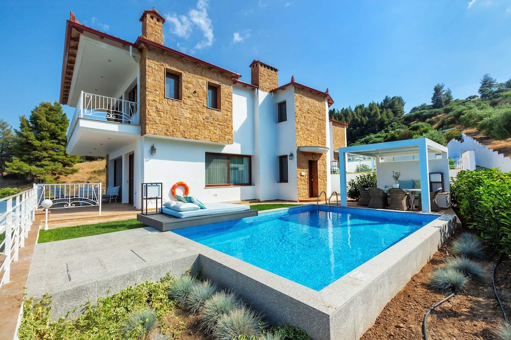 Villa D'Oro - Luxury Villas & Suites