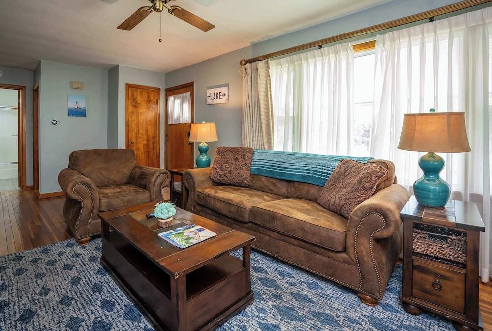 Cozy Corner House Stay for 7