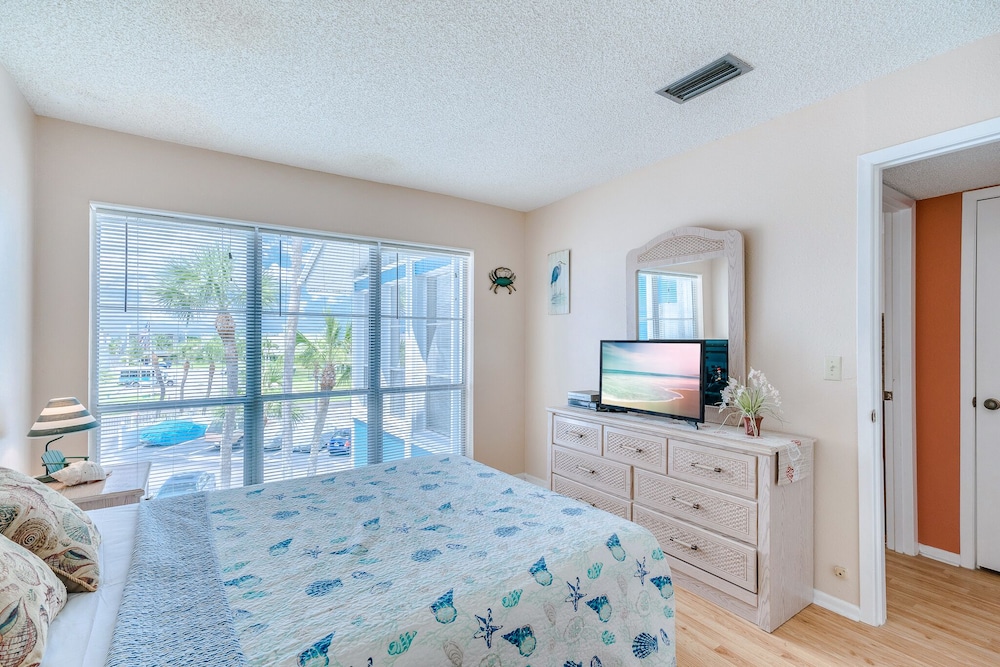 Madeira Beach Yacht Club 215F by Distinctive Beach Rentals