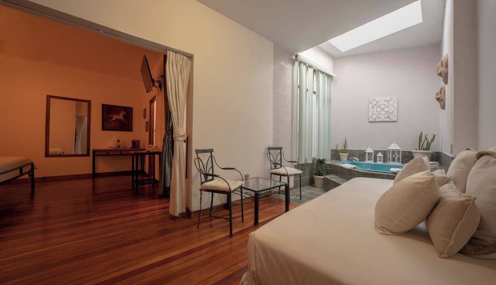 Hotel Fleur De Lys - Property Image 14