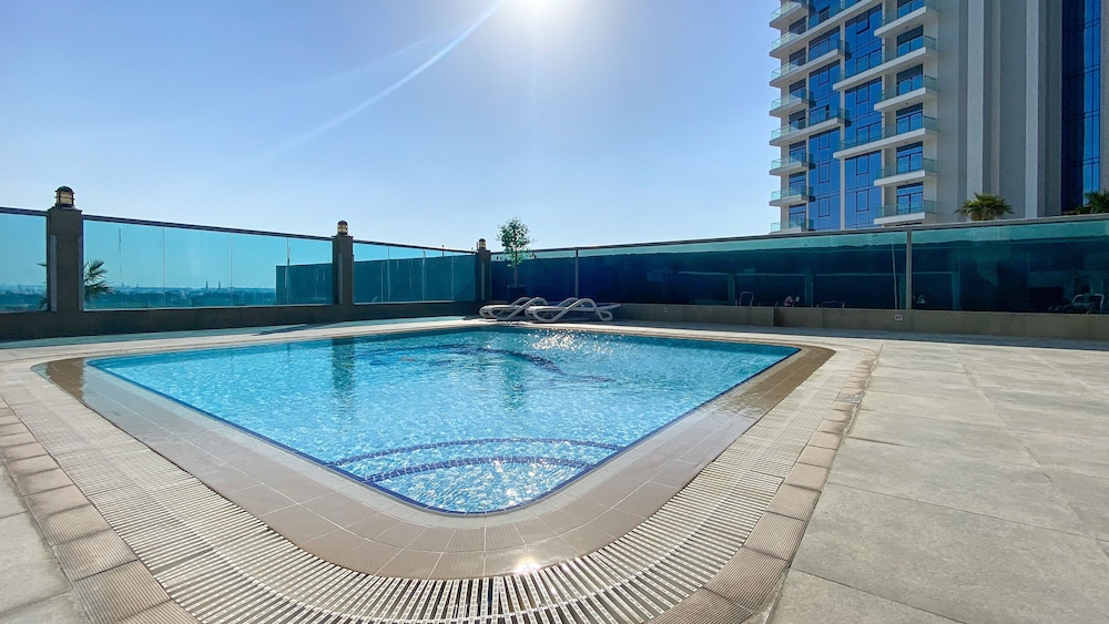 Luxury StayCation - Elegant 1BR Apartment in the Heart of Dubai — recepcion & lobby