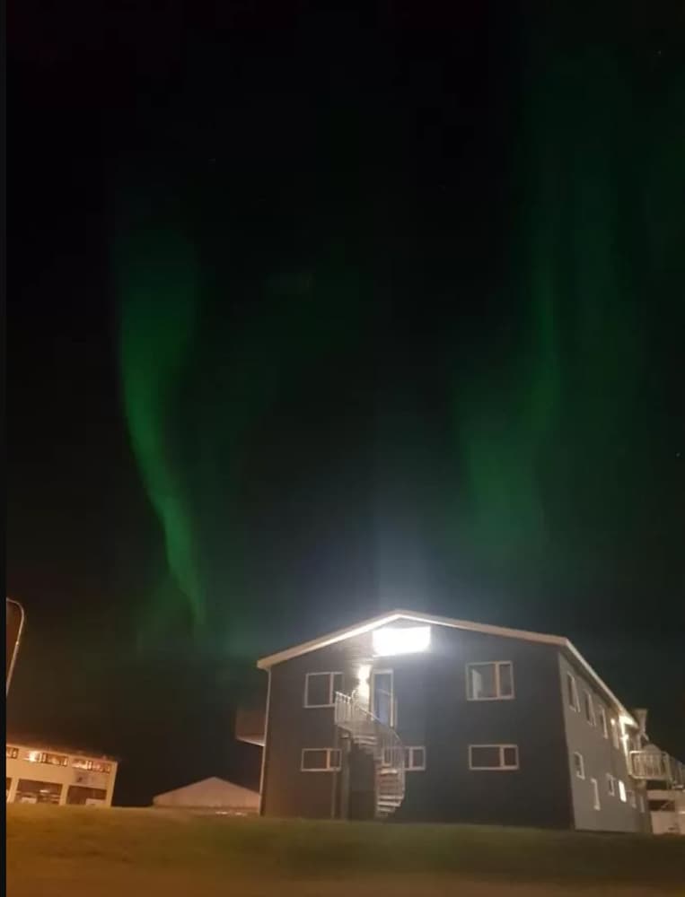 Hotel Black Beach Guesthouse - Image 1