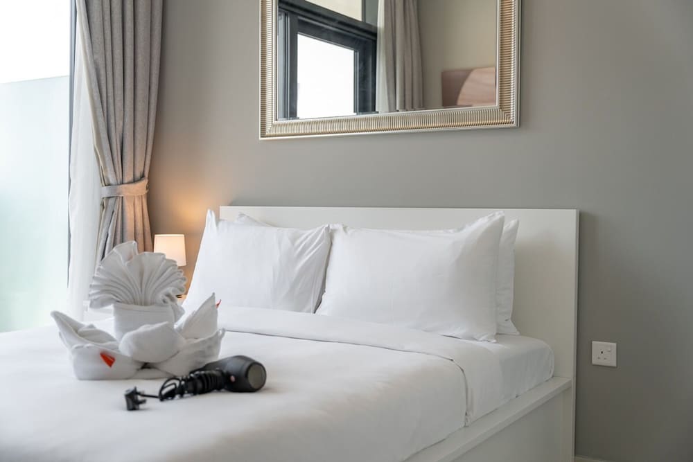 Stylish 1-bedroom Apartment With Stunning Canal Views at Business Bay