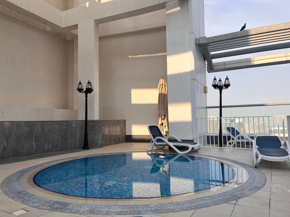 Stylish Studio With Balcony in Downtown Dubai