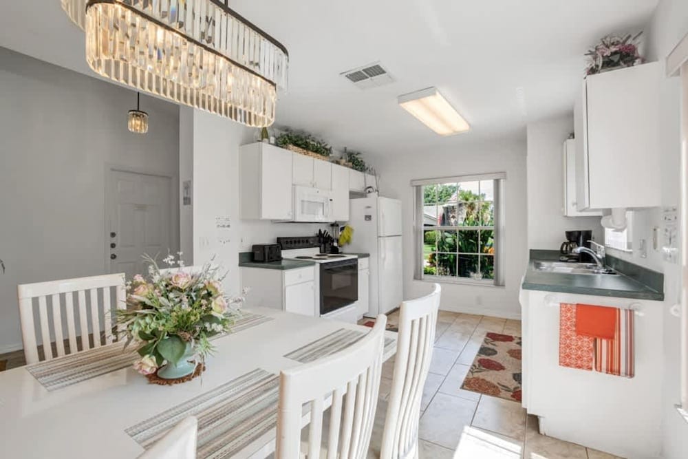 Minutes From Disney Themed 2 Bd Villa With Private Pool