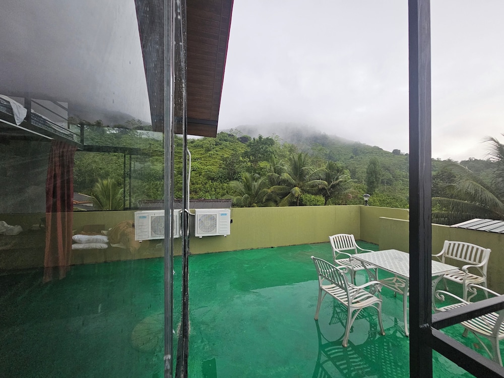 South Summer Villa 360