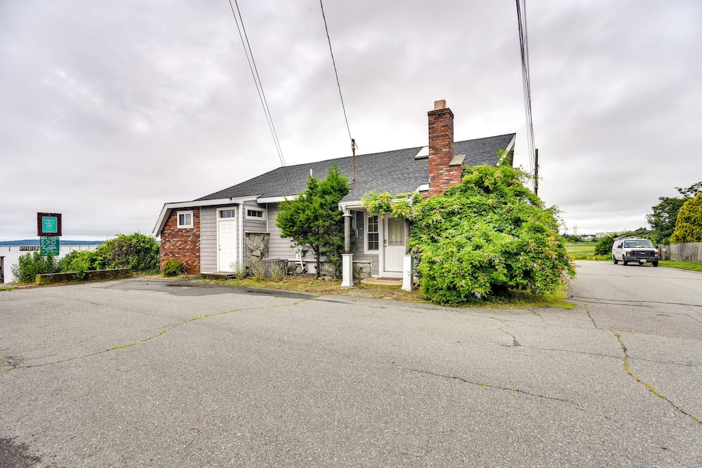 Massachusetts Vacation Rental: 5 Mi to Fall River