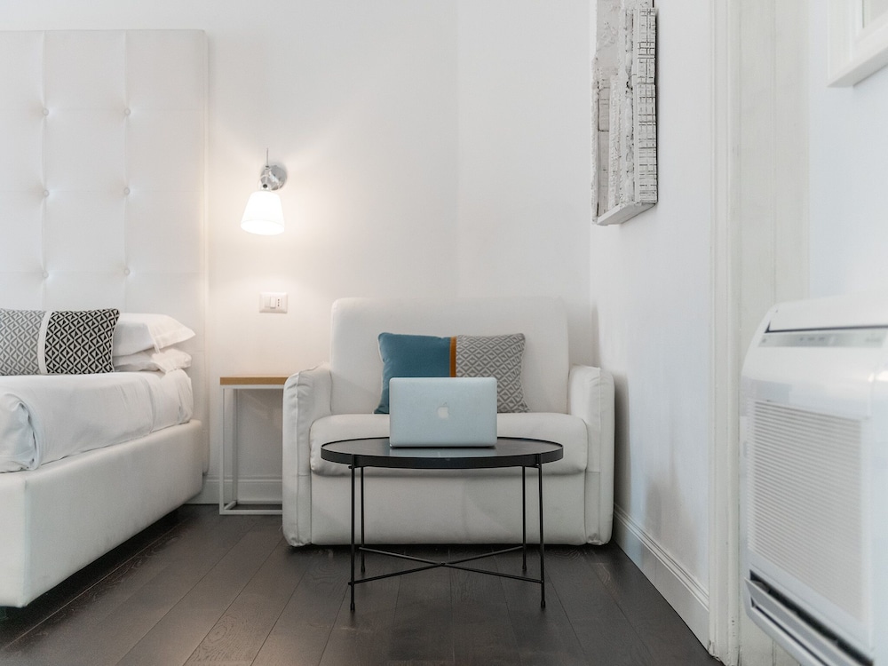 PLEY Cagliari Boutique Suites view 4