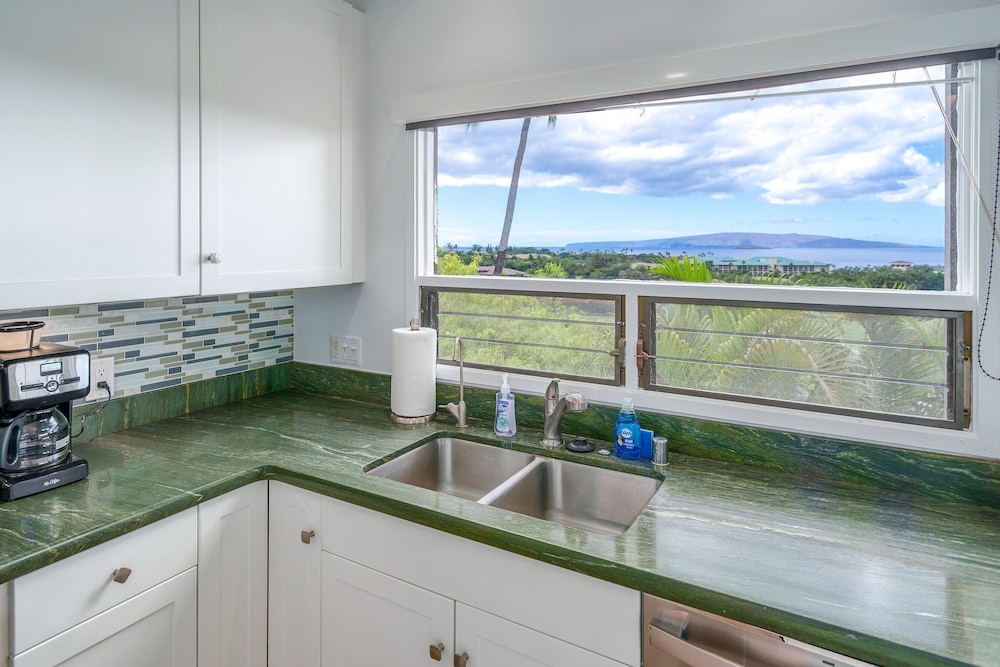 Wailea Ekolu 310 - Molokini to West Maui Ocean View, Modern Renovation, Split AC