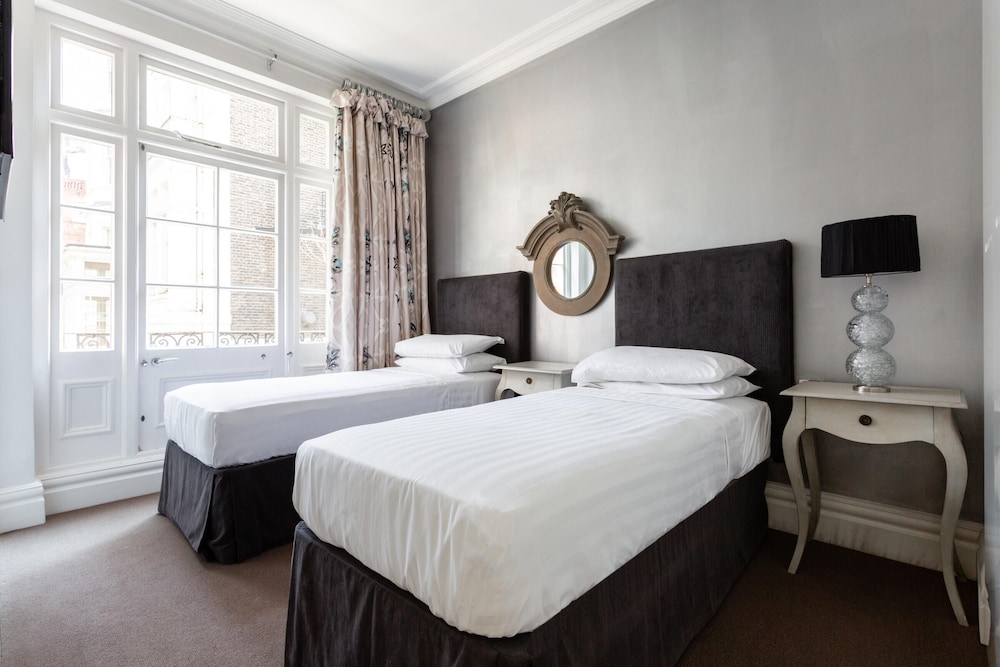 Gledhow Gardens Viii by Onefinestay