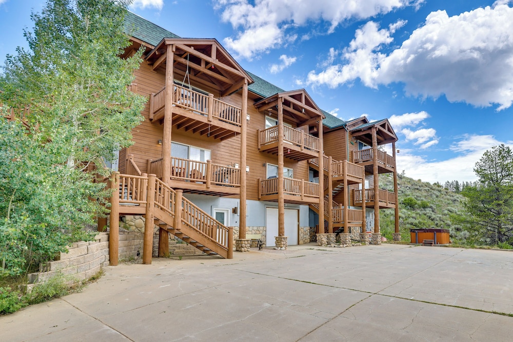 Cozy Condo w/ Views, 3 Mi to Winter Park Resort!