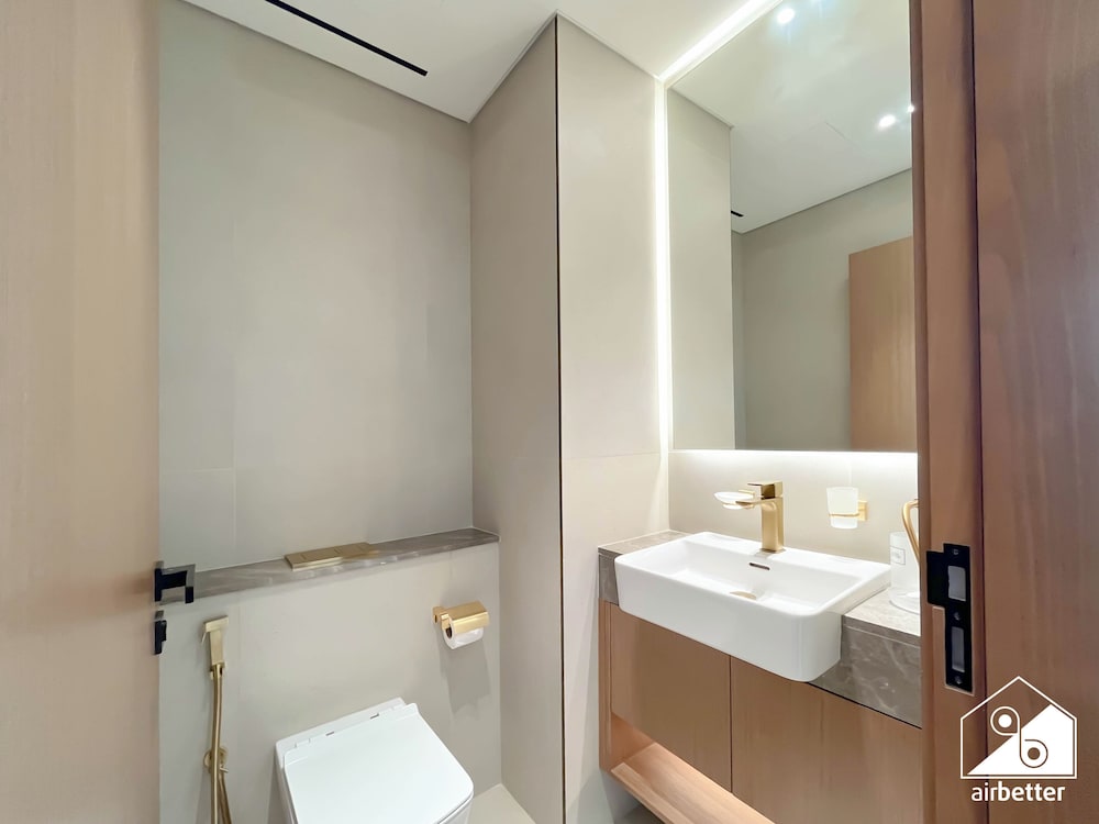 Luxury & Comfort 1B at Binghatti Amber & Balcony