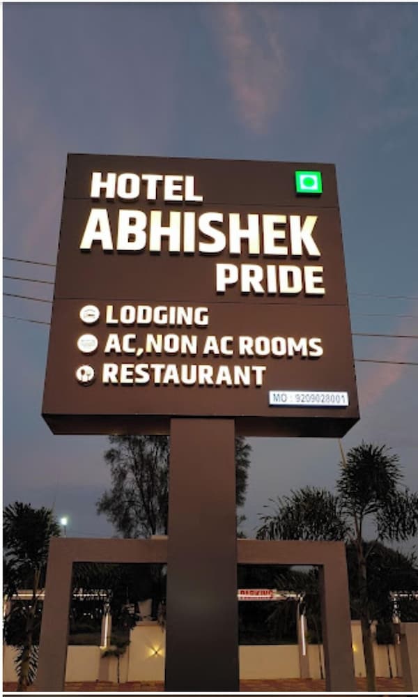 Hotel Abhishek Pride