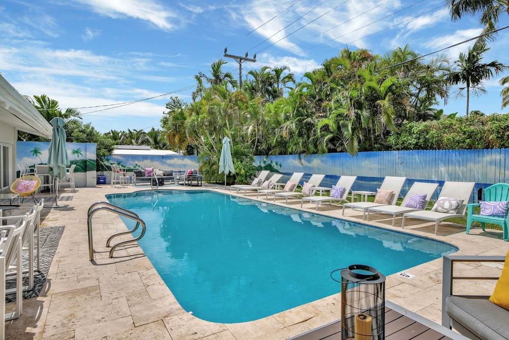 Seabreeze - 6BR Pool and Steps to Beach