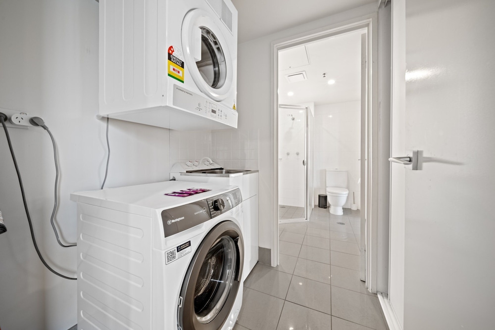 Glorious Central Canberra 1-bed With Pool & Sauna