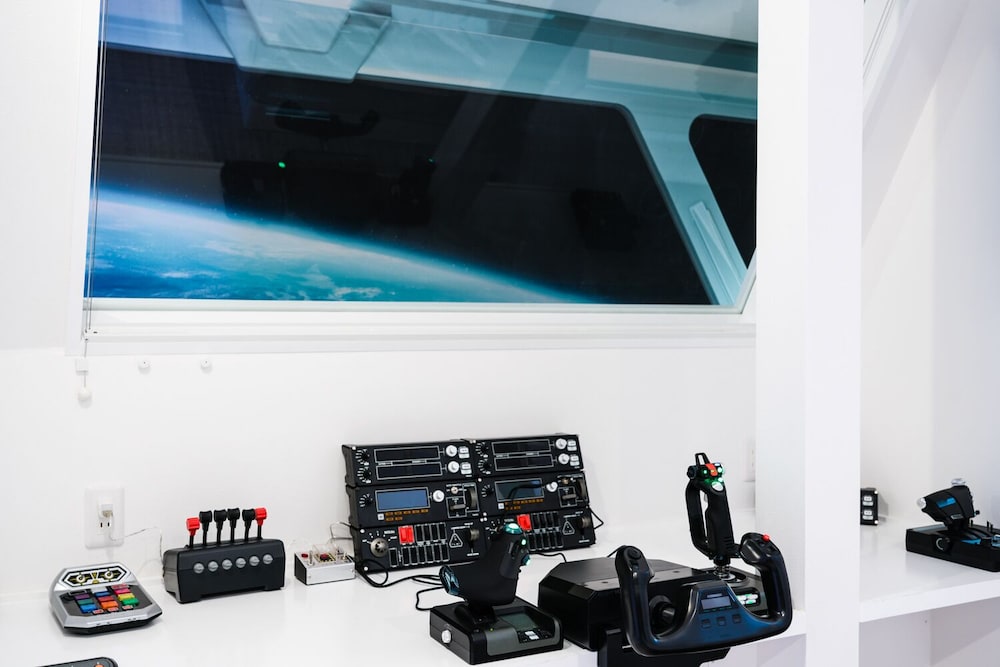 GUEST HOUSE DISCOVERY SHIP view 5