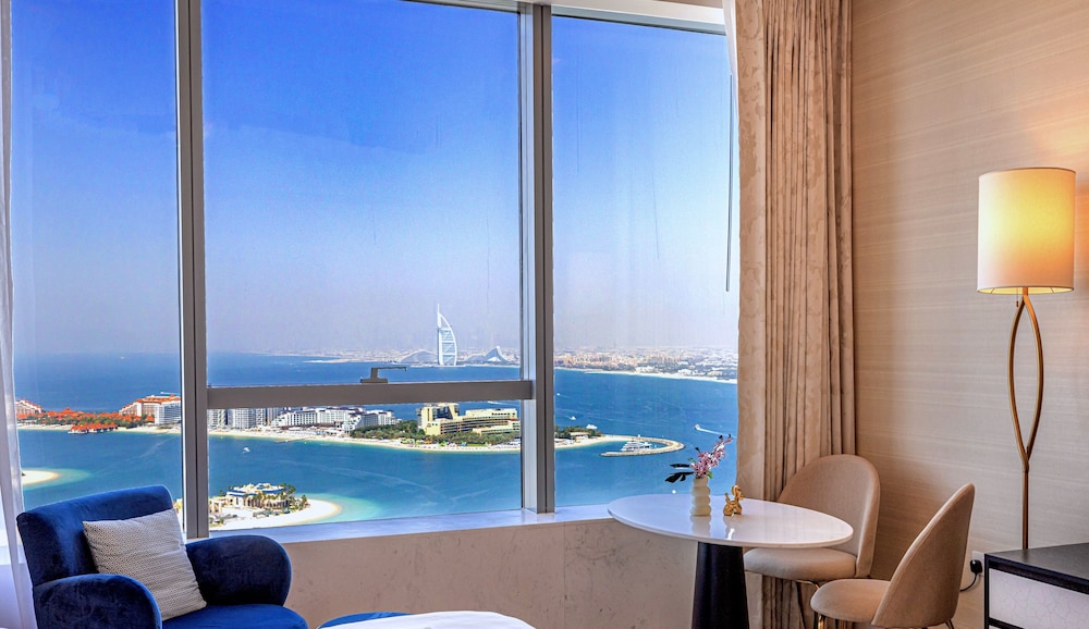 Luxurious St Regis 1 Bed Palm View