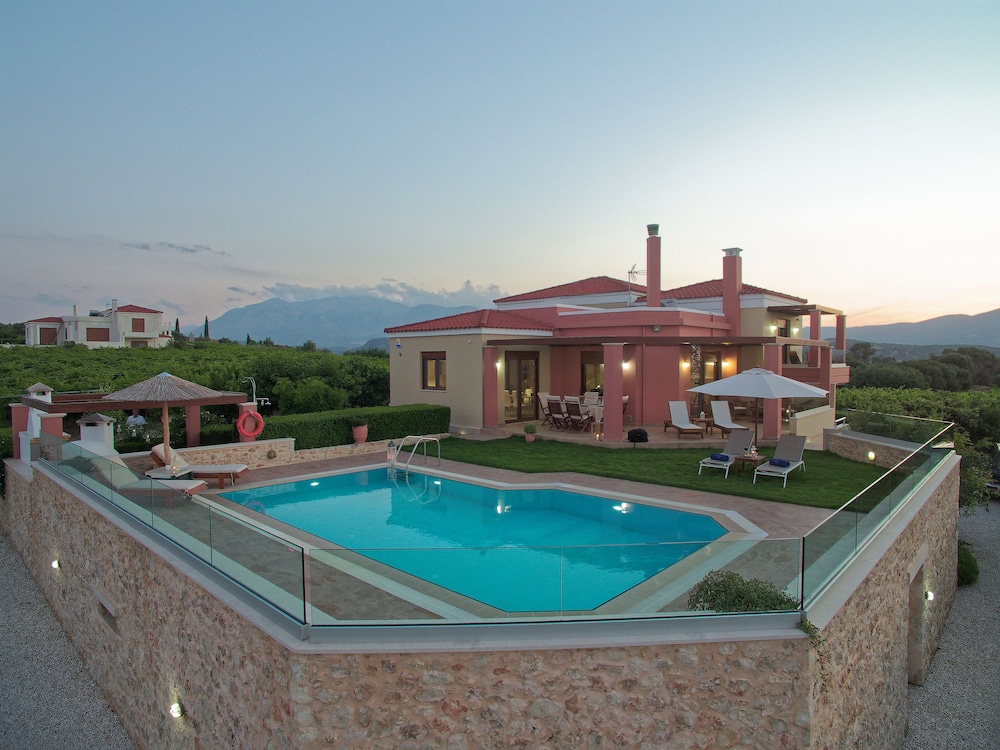 Cretan Vineyard Hill Villa Private Pool, Panoramic View, Beautiful Vineyard