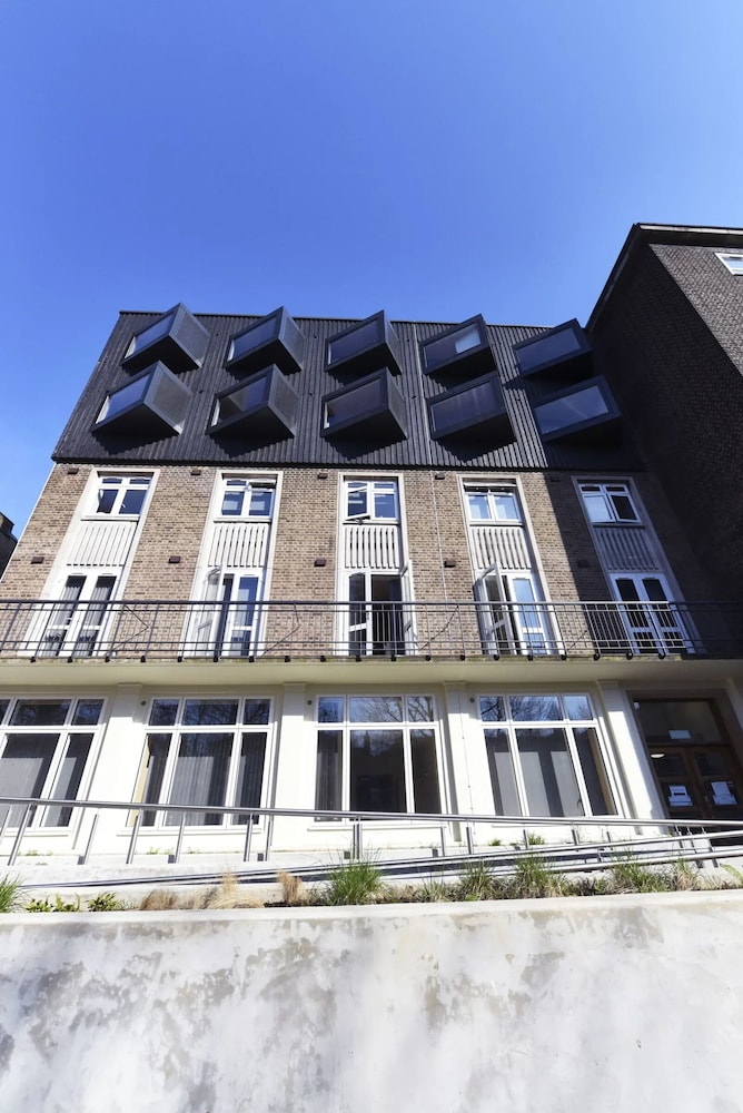 Raymont Hall