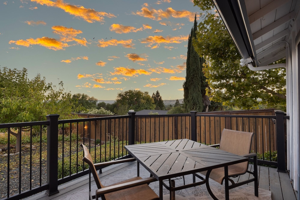 Paso Vista Bella by Avantstay Luxe Group Escape w Wine Country Views