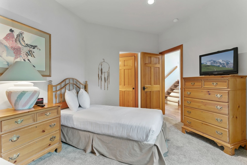 Queen Esther Drive Home at Deer Valley Resort - 4 Bedroom Home with Hot Tub #2436 4 Condo