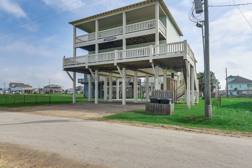 Walk to Coast: Crystal Beach Gem w/ Deck & Views