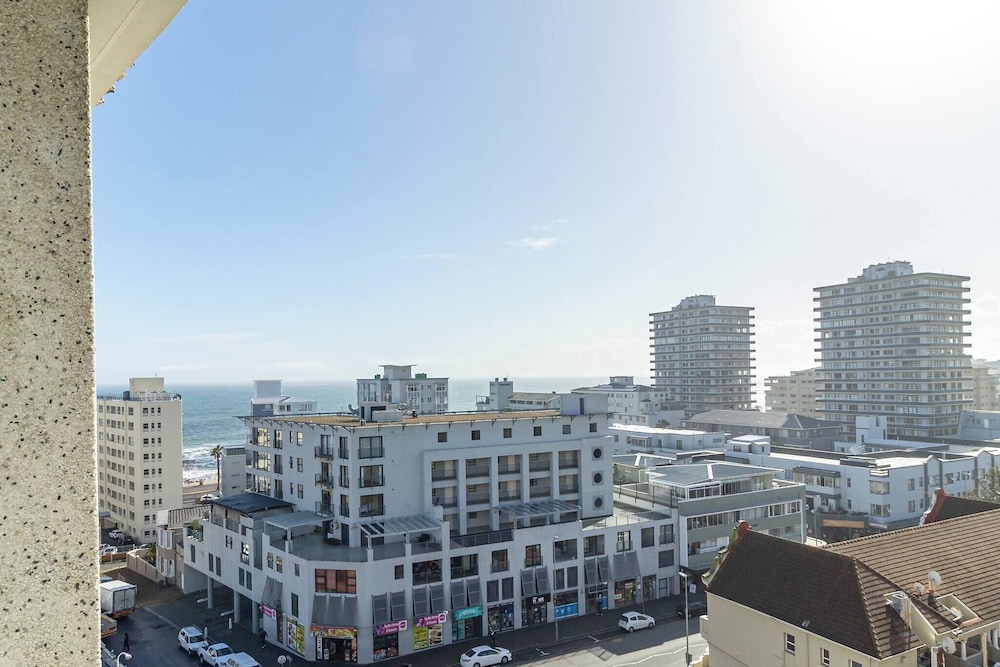 1 Bedroom Apartment, Seapoint, Cape Town