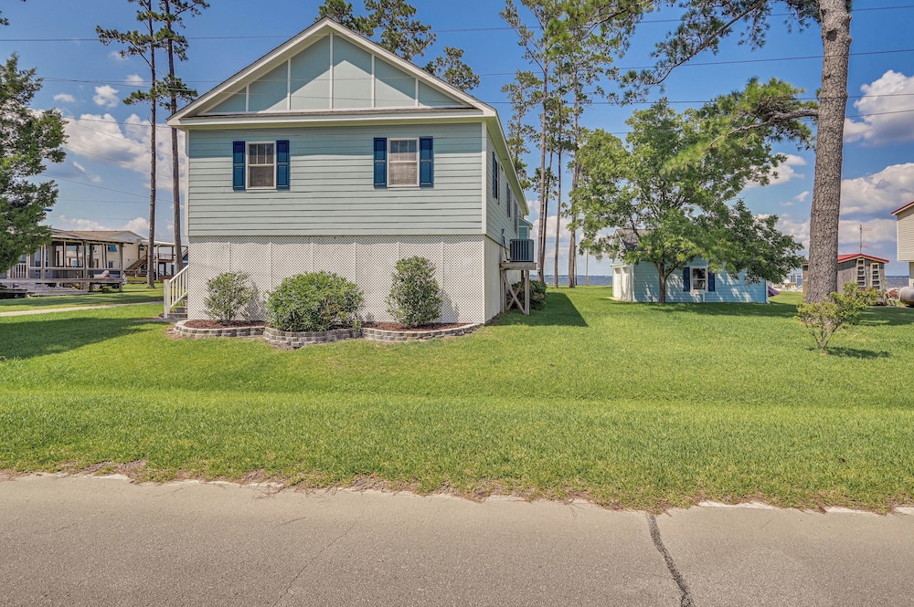 Riverfront Aurora Home w/ Deck & Private Pier! view 4
